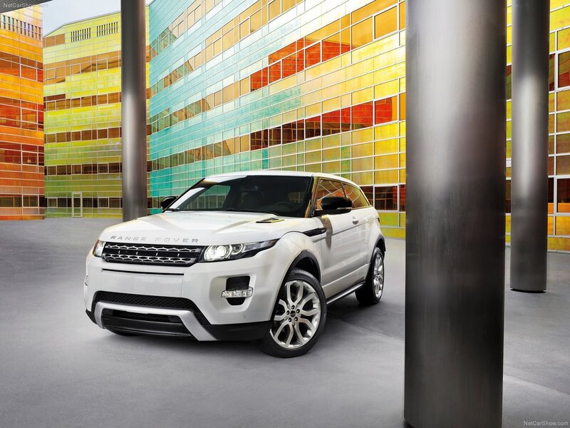 White Range Rover Evoque
