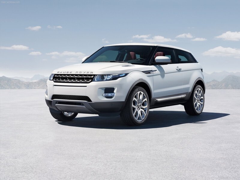 White Range Rover Evoque