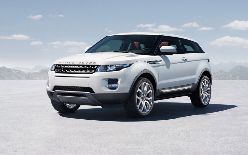 White Range Rover Evoque
