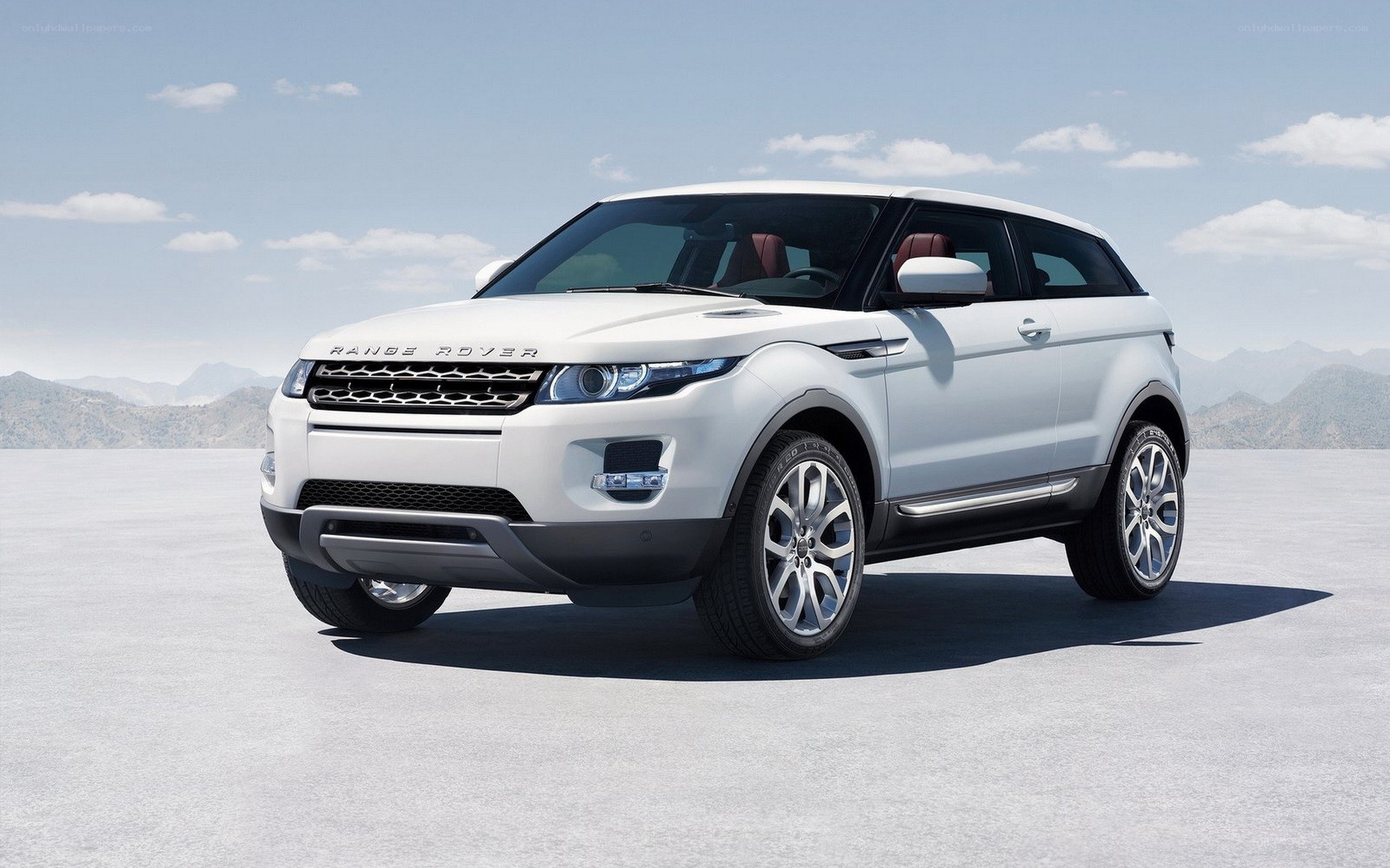 White Range Rover Evoque