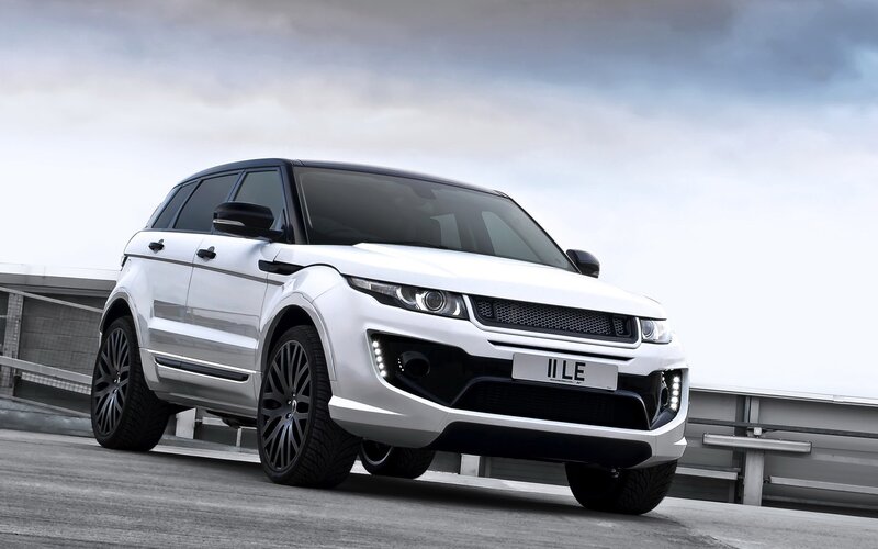 White Range Rover Evoque