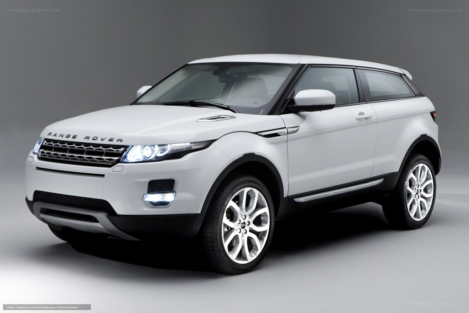 White Range Rover Evoque