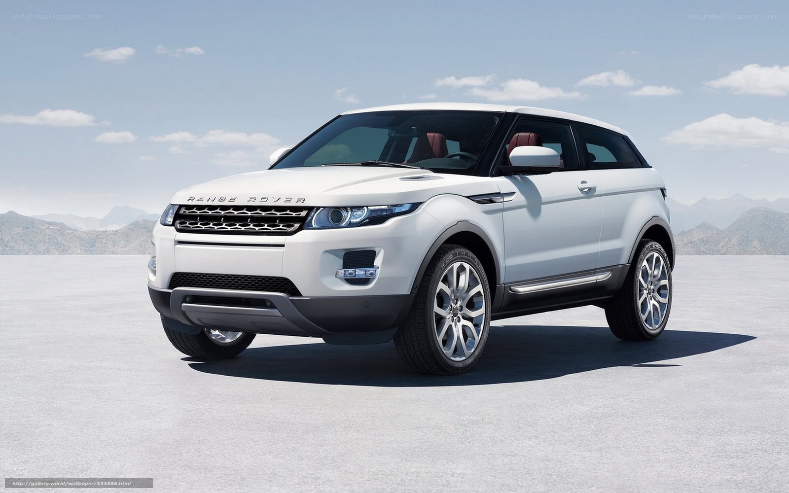 White Range Rover Evoque