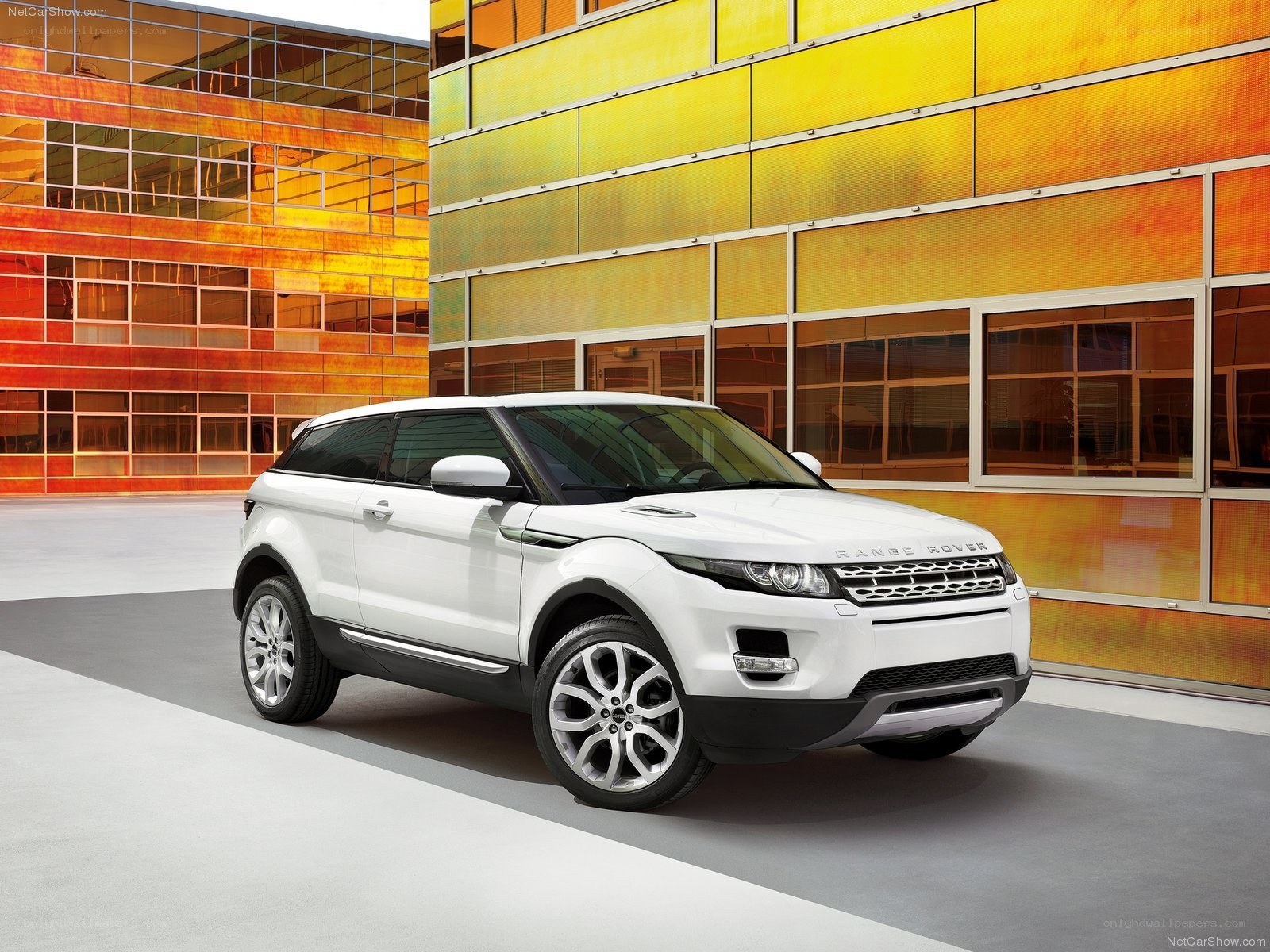 White Range Rover Evoque