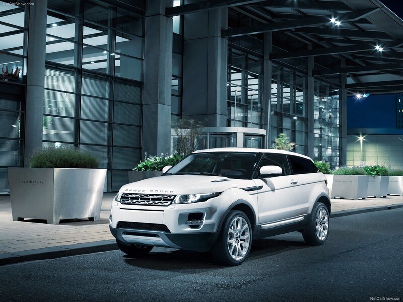White Range Rover Evoque — Dramatic, Night