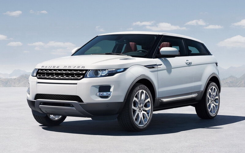 White Range Rover Evoque — Serene