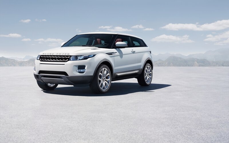 White Range Rover in desert
