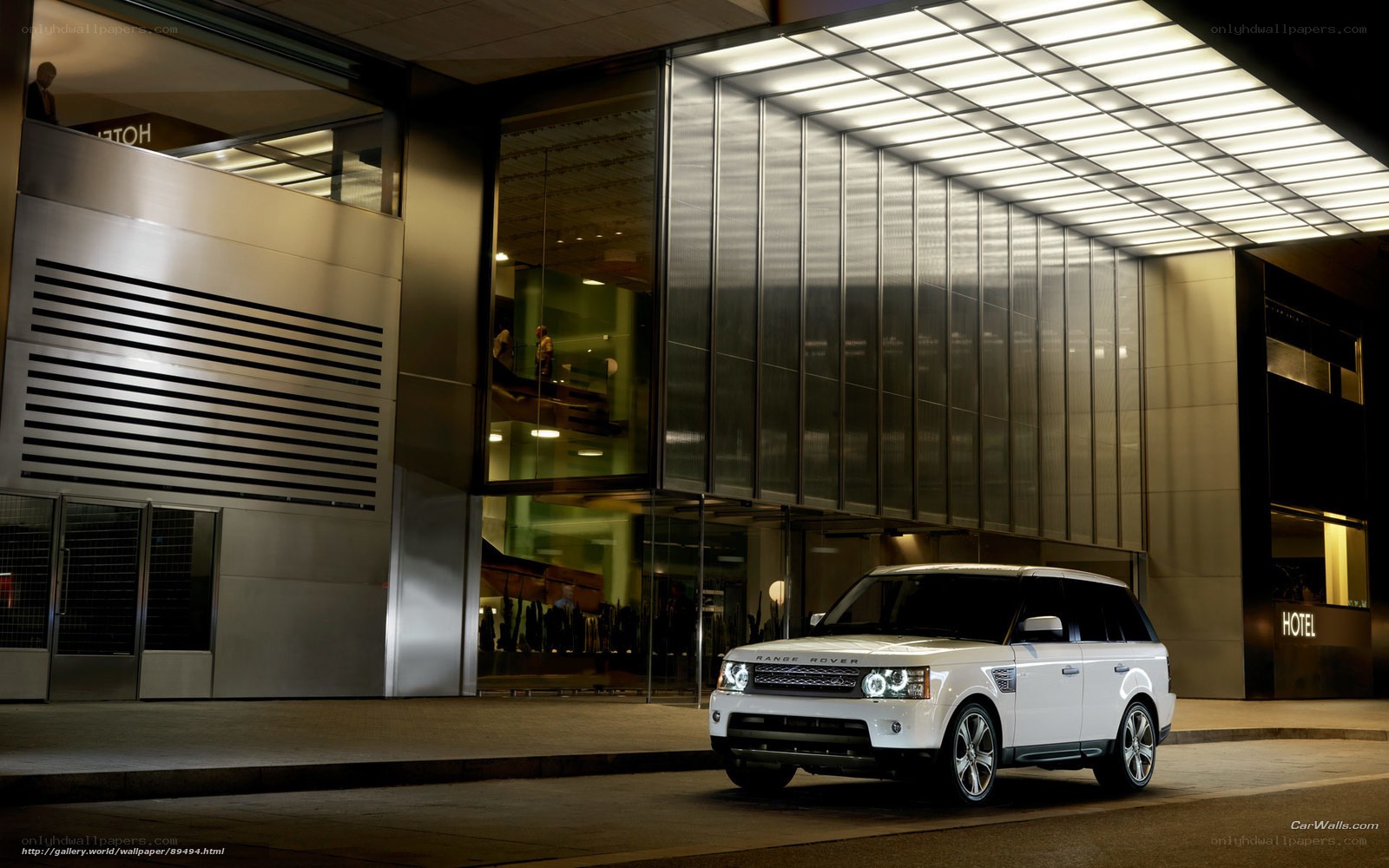 White Range Rover in front of hotel