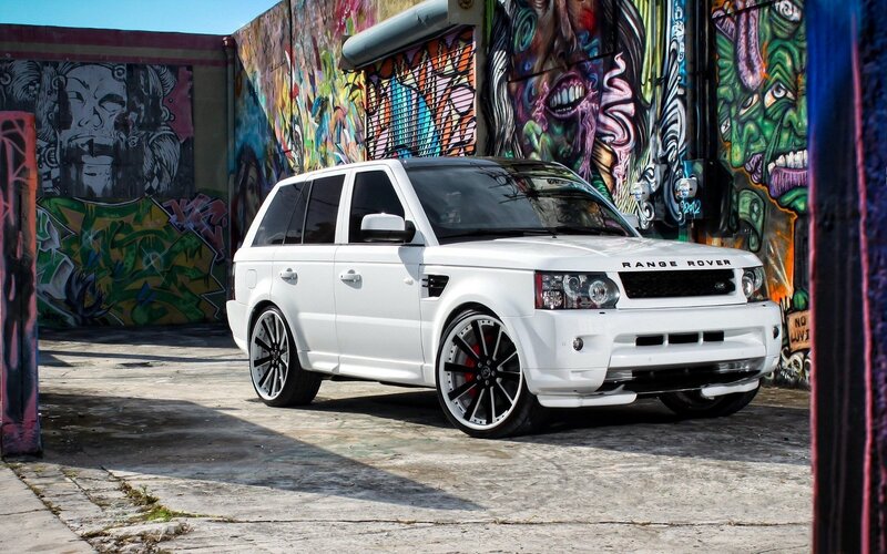 White Range Rover in graffiti alley