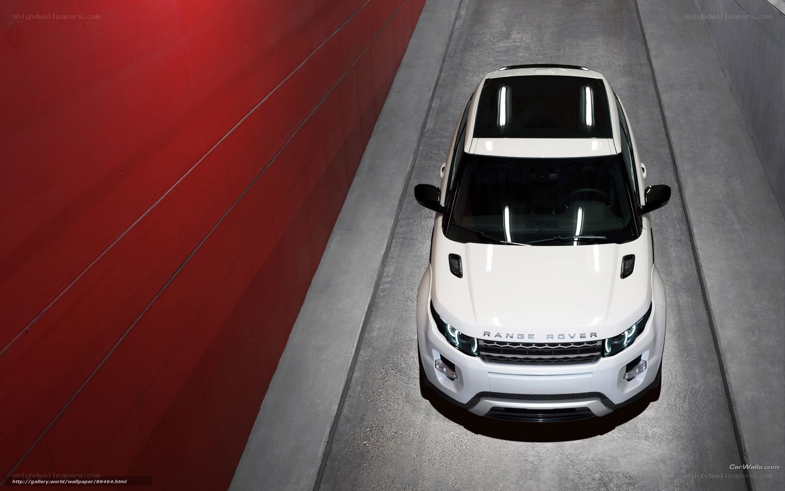 White Range Rover in tunnel