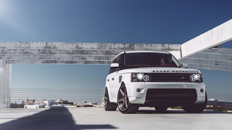 White Range Rover Suv — Dramatic, Afternoon, Photograph, Concrete Structure, Cityscape