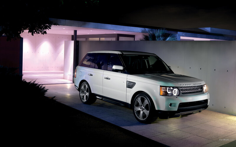 White Range Rover Suv — Dramatic, Night