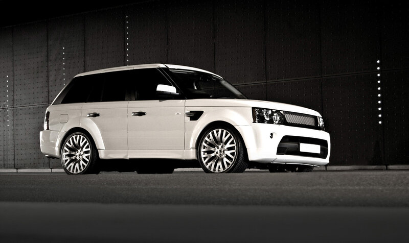 White Range Rover Suv — Dramatic, Photograph