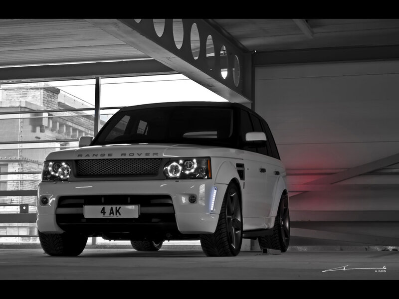 White Range Rover Suv — Dramatic