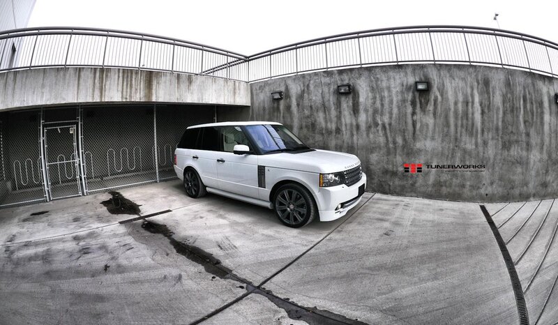 White Range Rover Suv — Industrial