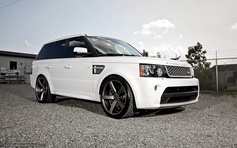 White Range Rover Suv — Neutral, Afternoon