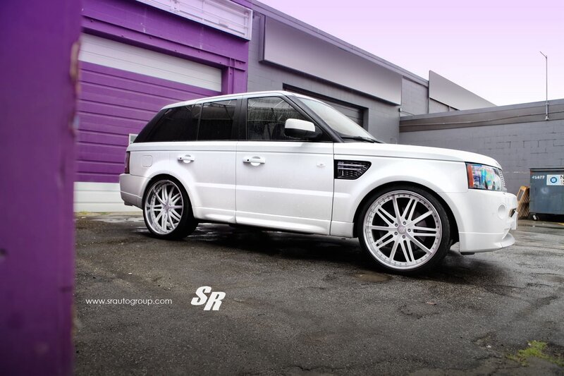 White Range Rover Suv — Urban, Photograph