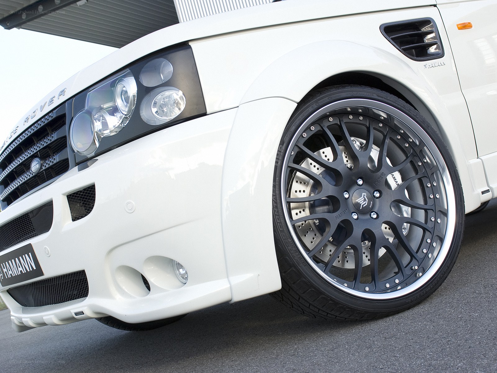 white range rover with custom wheels