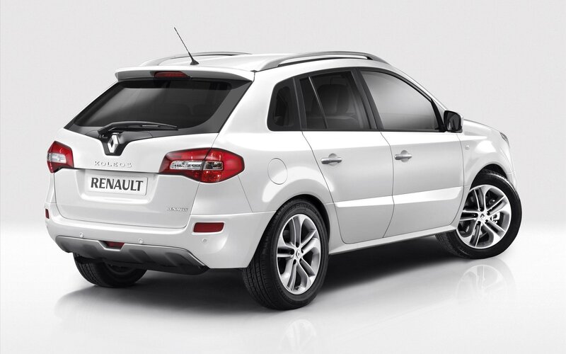 White Renault Koleos SUV