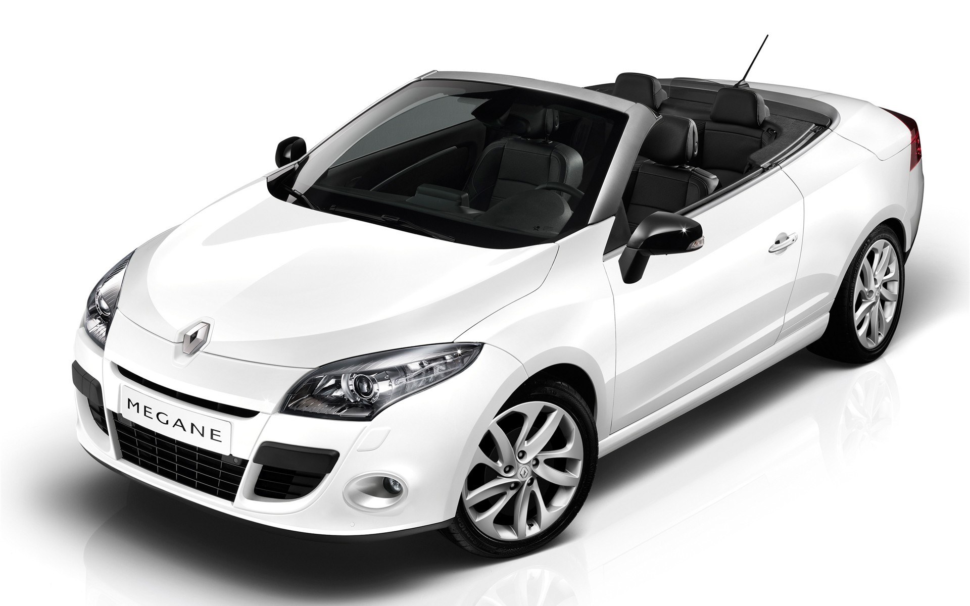 white renault megane cabriolet