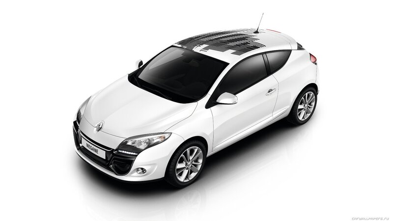white renault megane hatchback