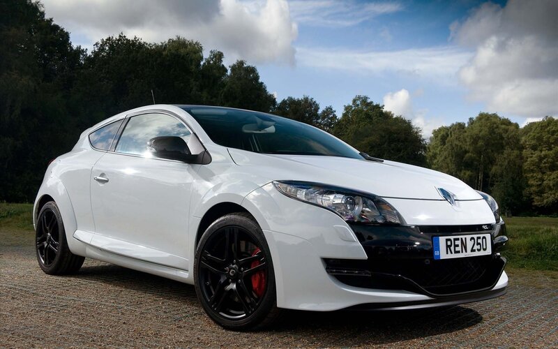 White Renault Megane — Outdoor