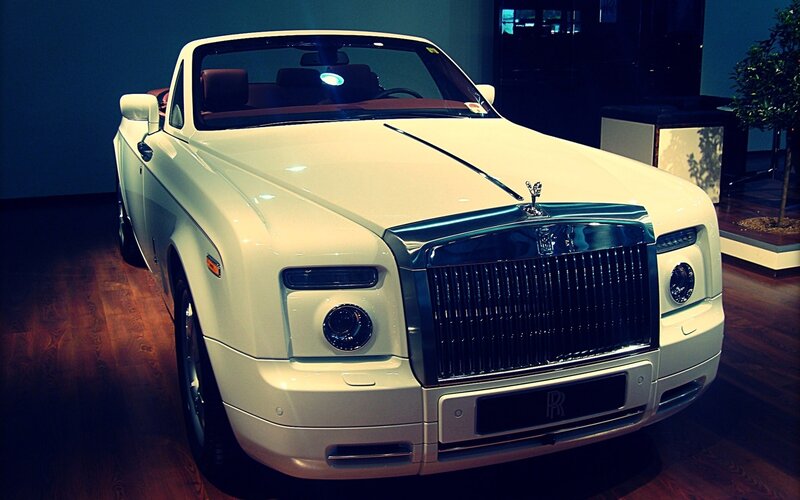 White Rolls-Royce Convertible — Dramatic