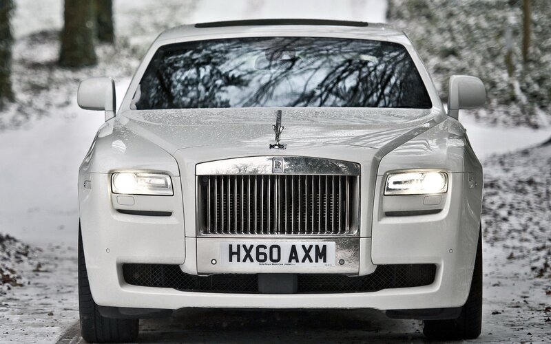 White Rolls-Royce in snow