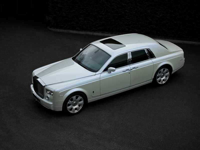 White Rolls-Royce Phantom — Dramatic, Night