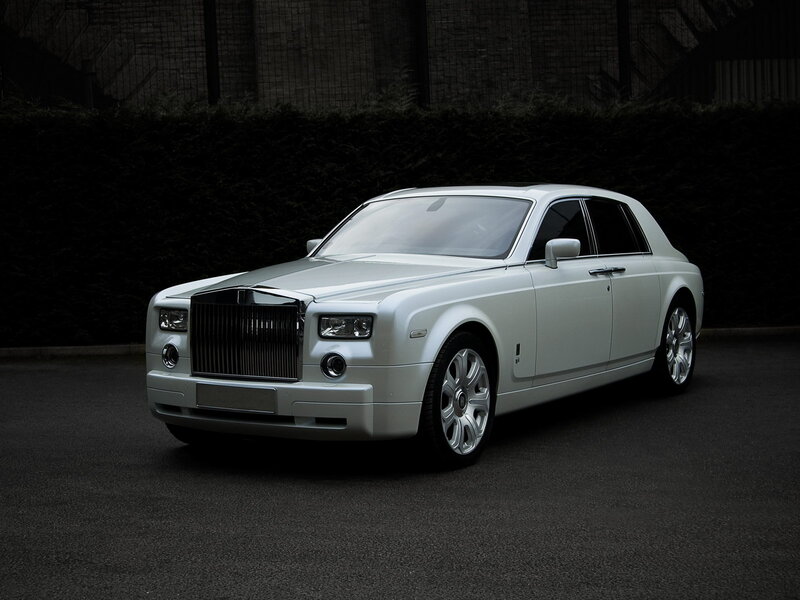 White Rolls-royce Phantom — Dramatic
