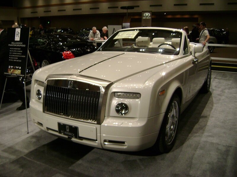 White Rolls-Royce Phantom Drophead