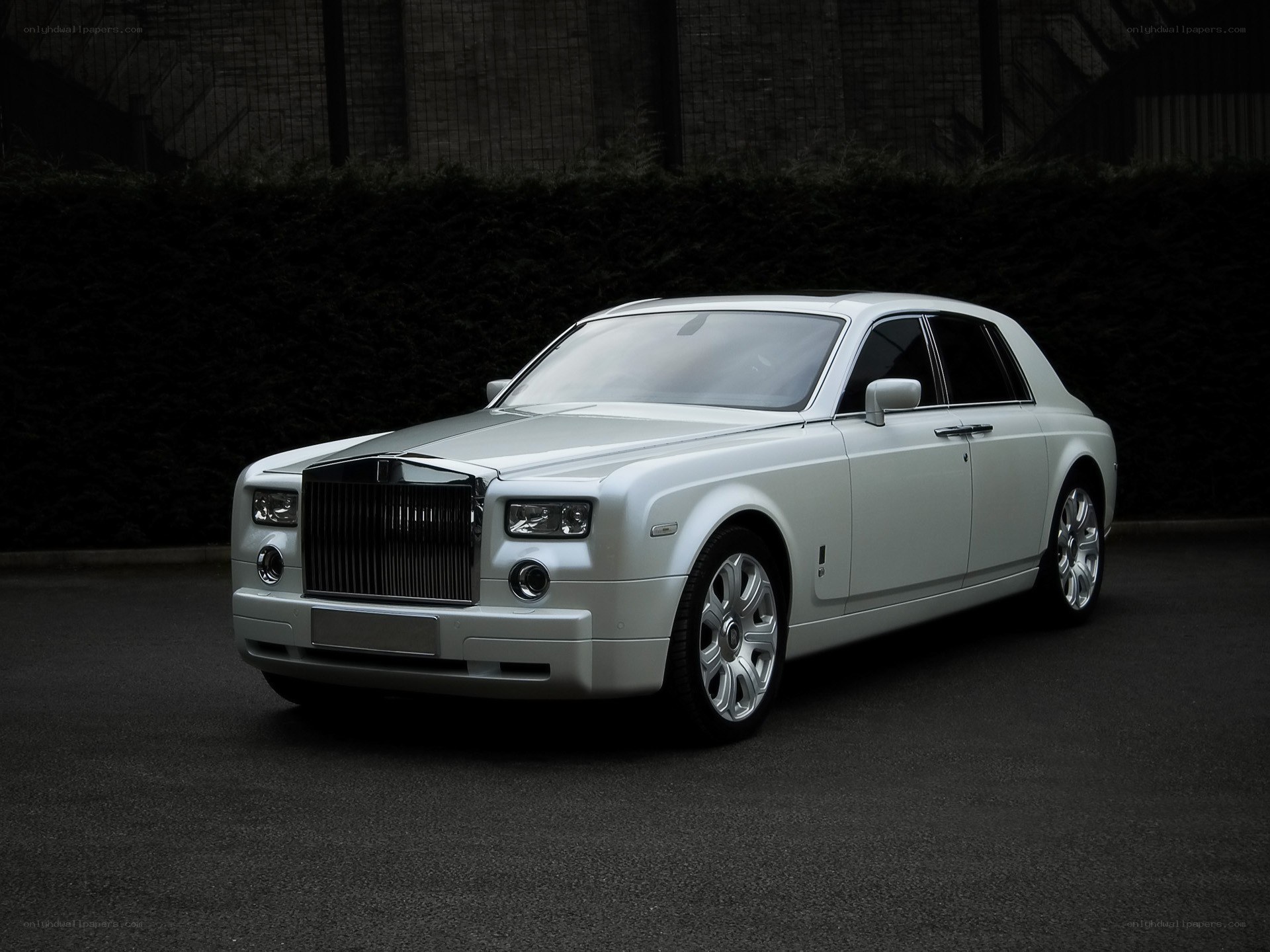 White Rolls-Royce Phantom