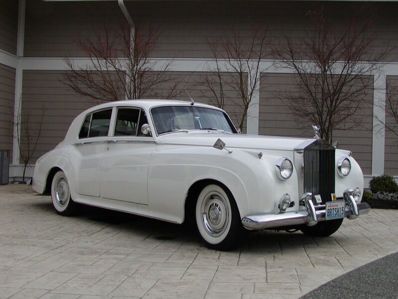 White Rolls-Royce Sedan — Calm