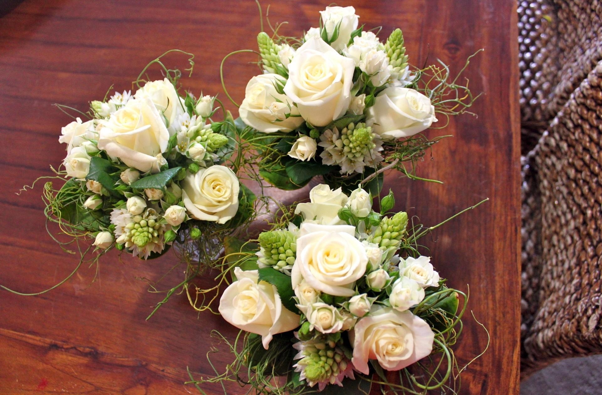 white rose flower arrangements