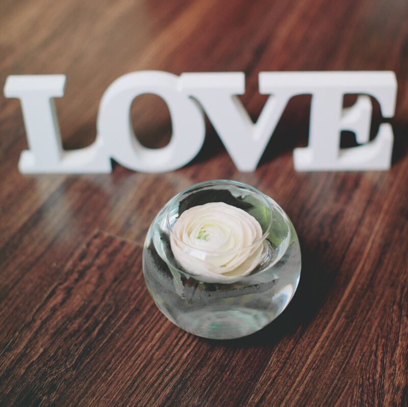 White Rose in Glass Bowl
