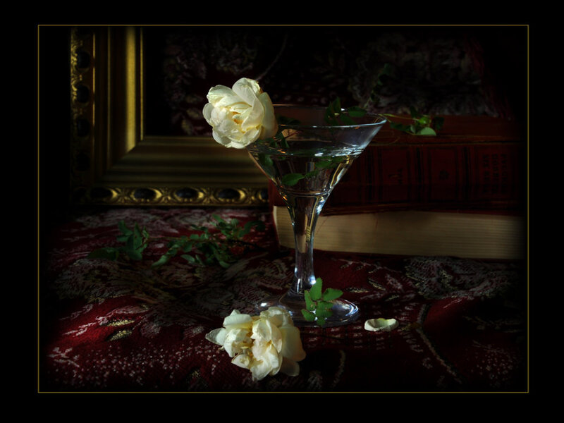 White Rose in Glass — Red