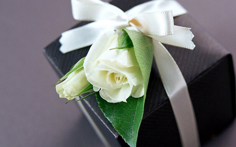 White Rose on Gift Box — Black