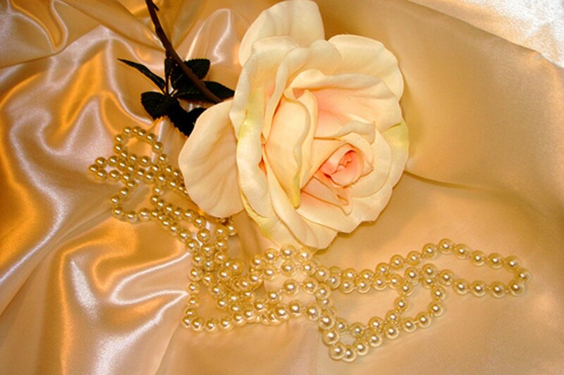 White Rose with Pearls — Gold