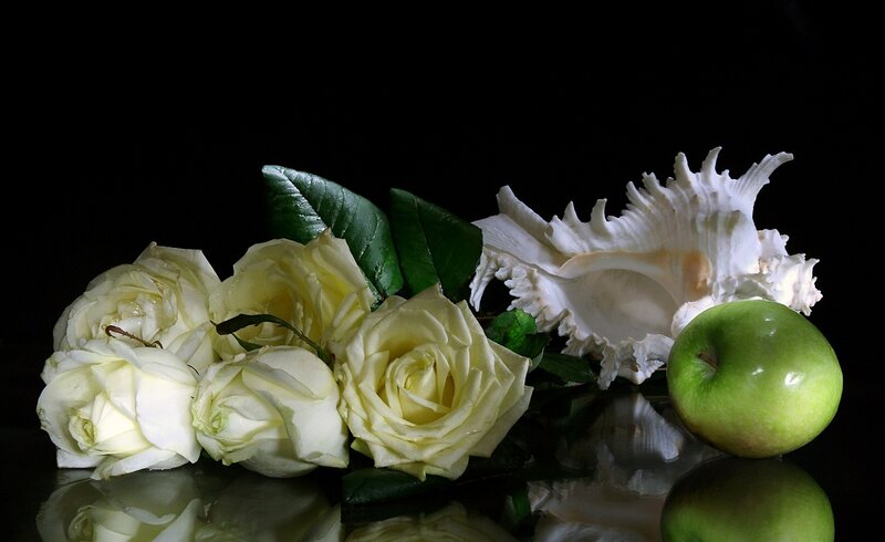White Roses and Apple — Black