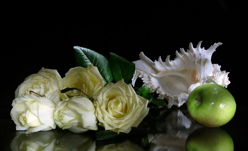 White Roses and Apple