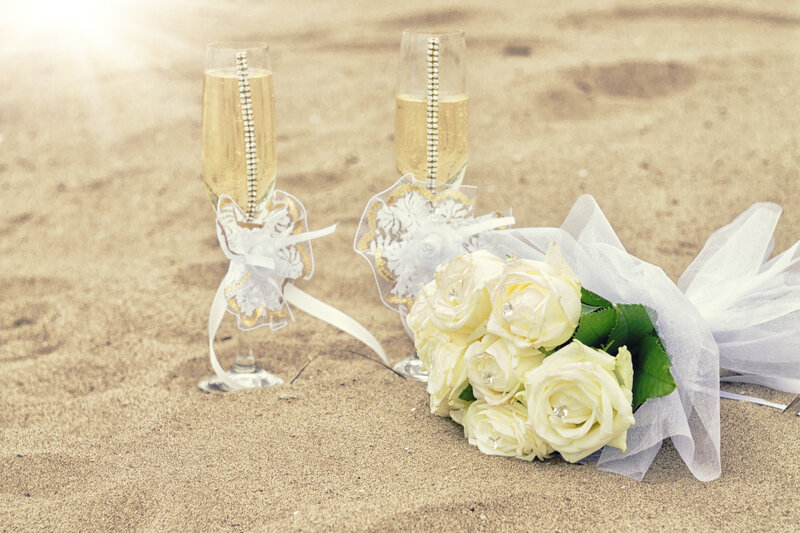 White Roses and Champagne — Beige