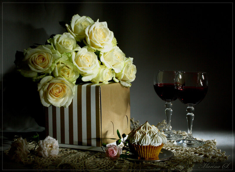 White Roses and Cupcakes
