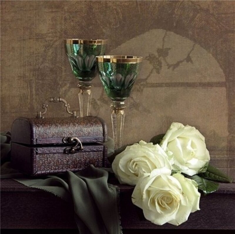 White Roses and Green Glasses — Serene