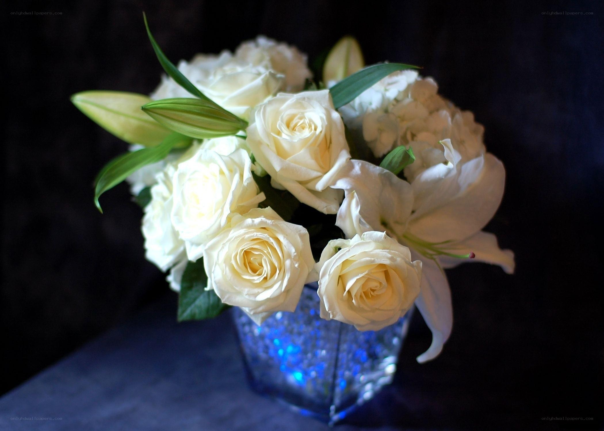 White roses and lilies bouquet