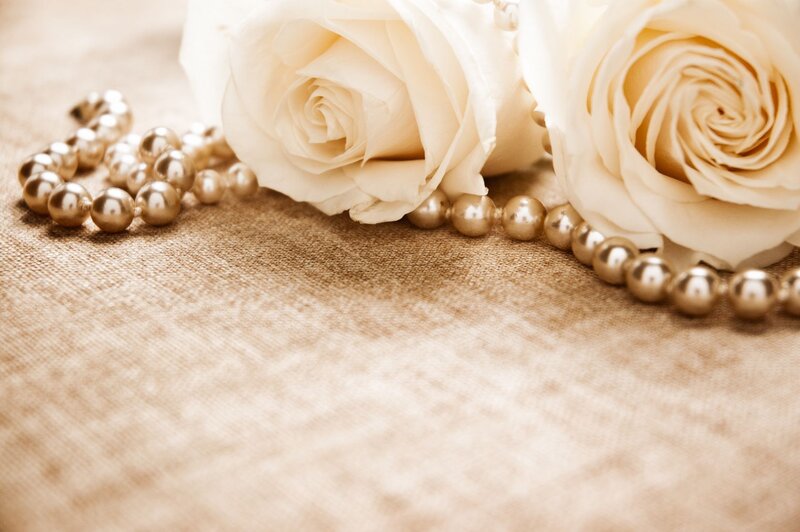 White Roses and Pearls — Beige