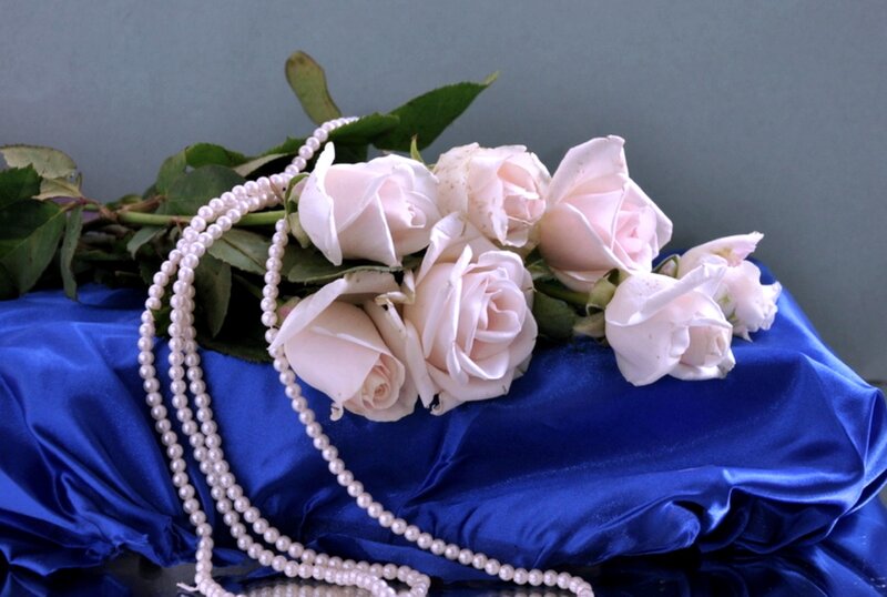 White Roses and Pearls — Blue, Calm