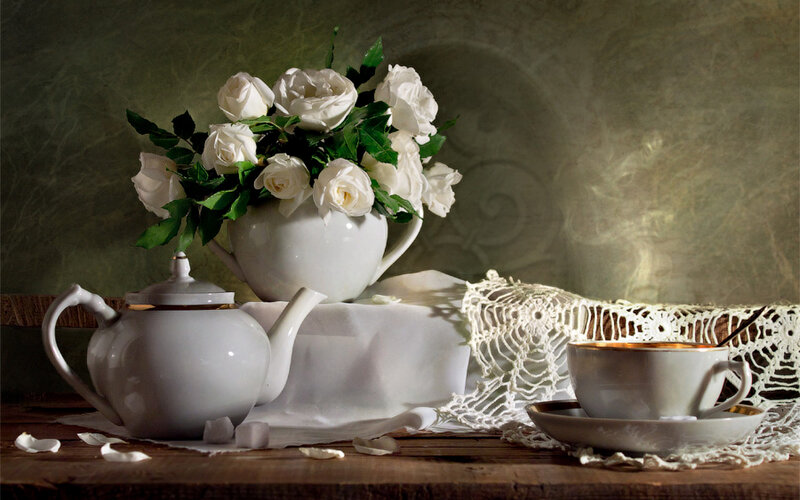 White Roses and Tea Set