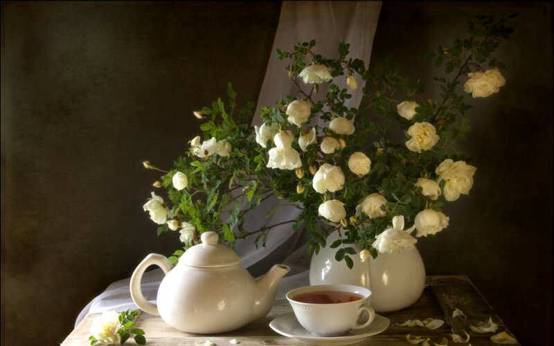 White Roses and Teapot