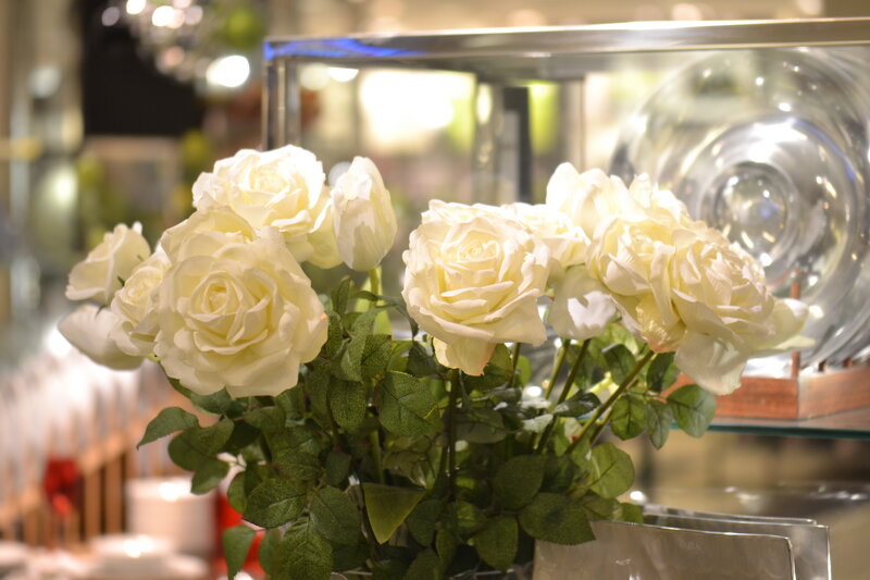 White Roses in a Vase — Calm