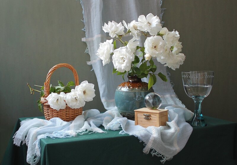 White Roses in Basket — Green